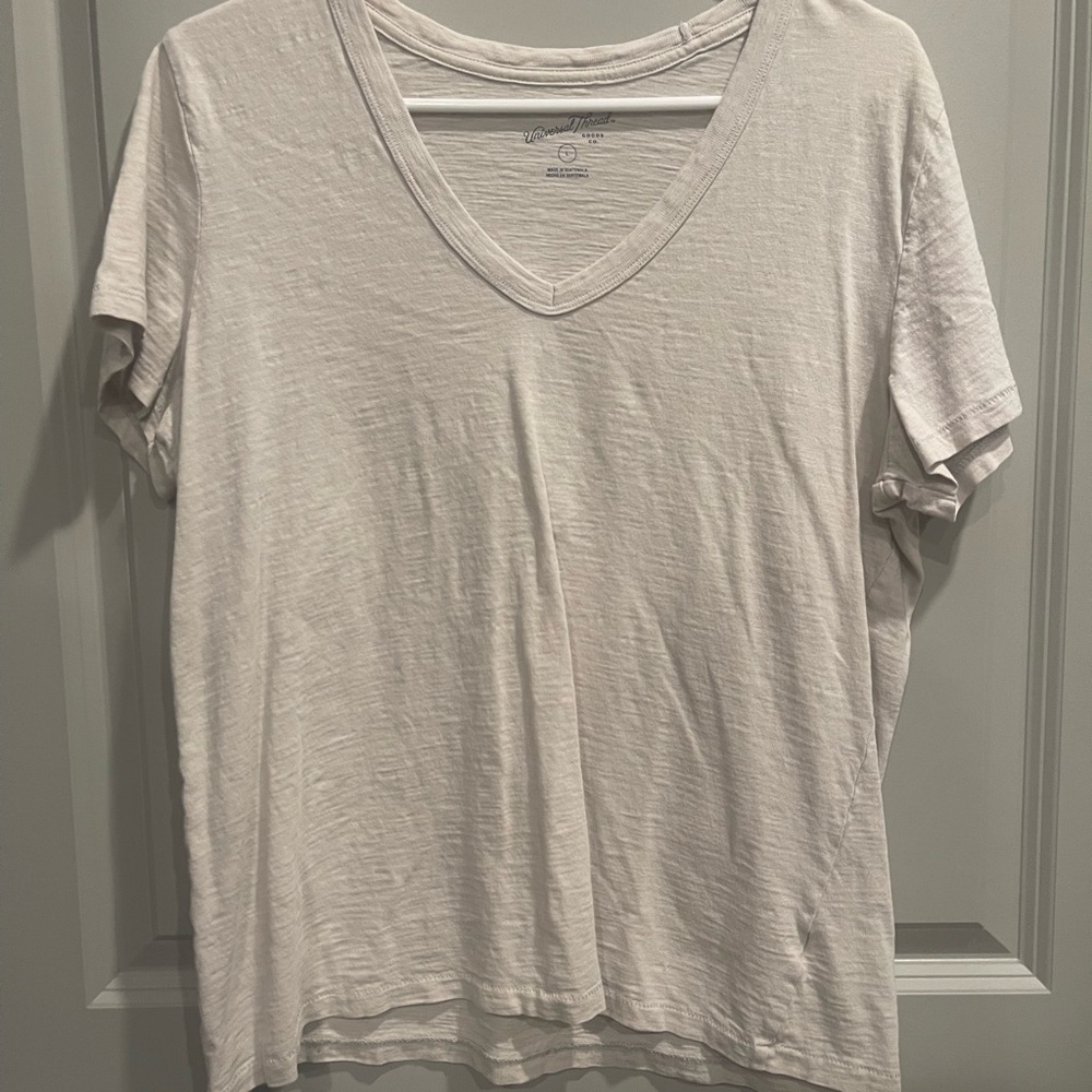 Universal Thread Cream V-Neck Tee
